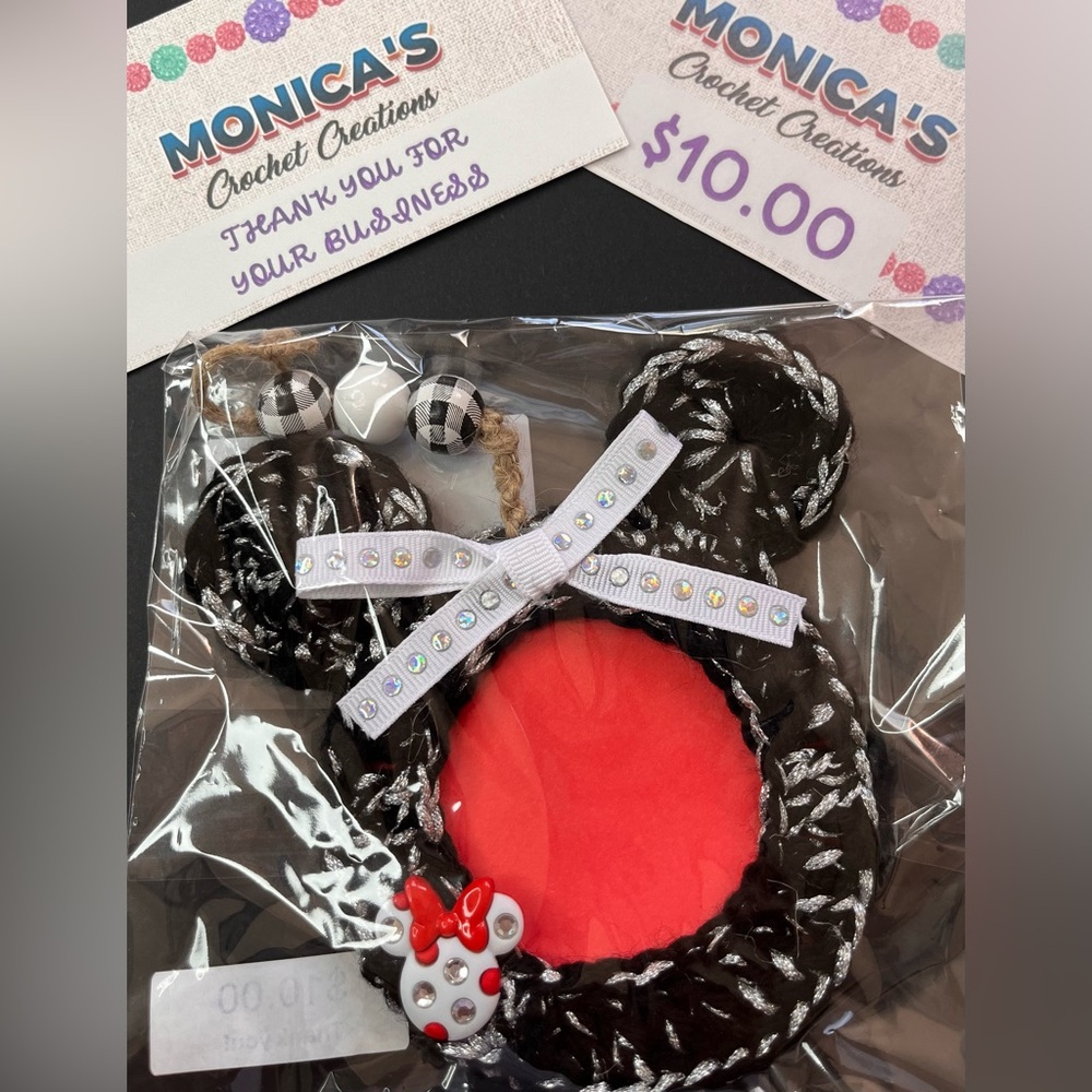 Disney Inspired Photo Wreath Ornaments by Monica’s Crochet